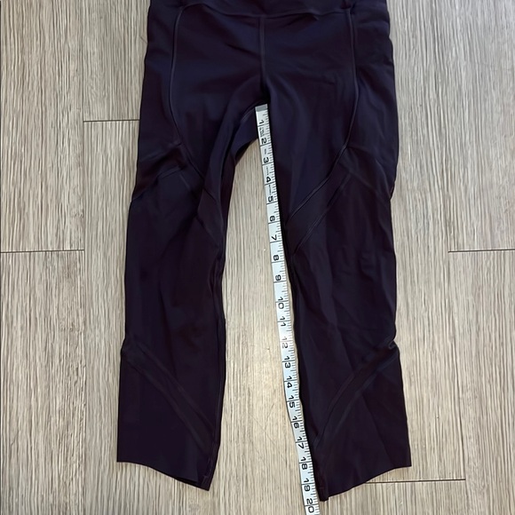 Lululemon Size 4 Dark Purple Cropped Leggings - Picture 2 of 7